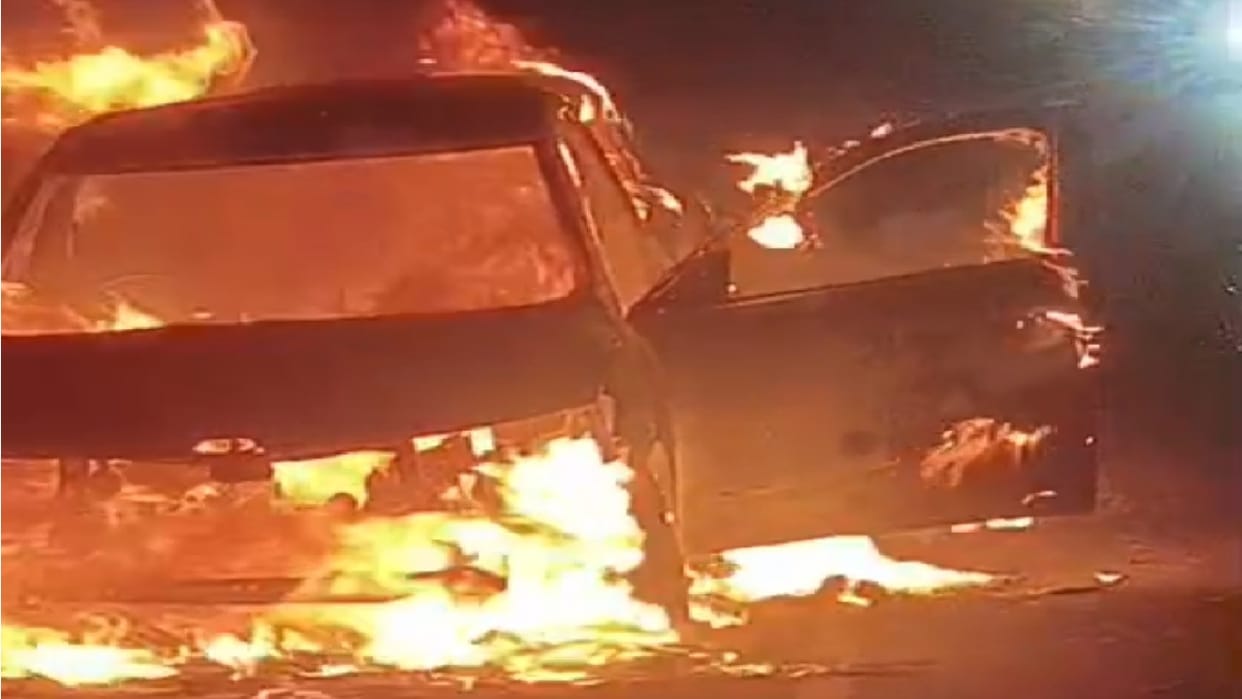 A moving car caught fire in Bulandshahr