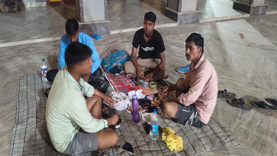 Hamirpur: Candidates appearing for the police recruitment exam charged exorbitant fares