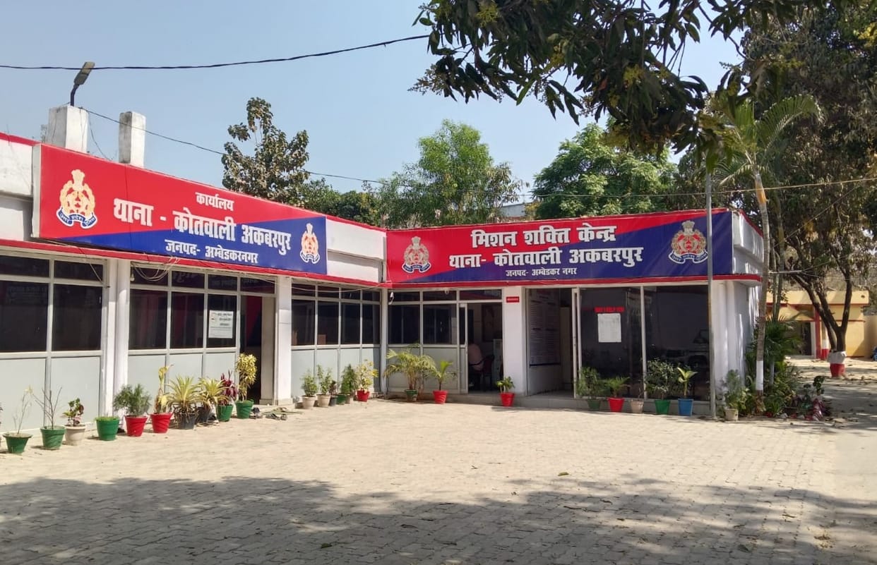 Ambedkarnagar: Gold chains stolen from two sisters at gunpoint