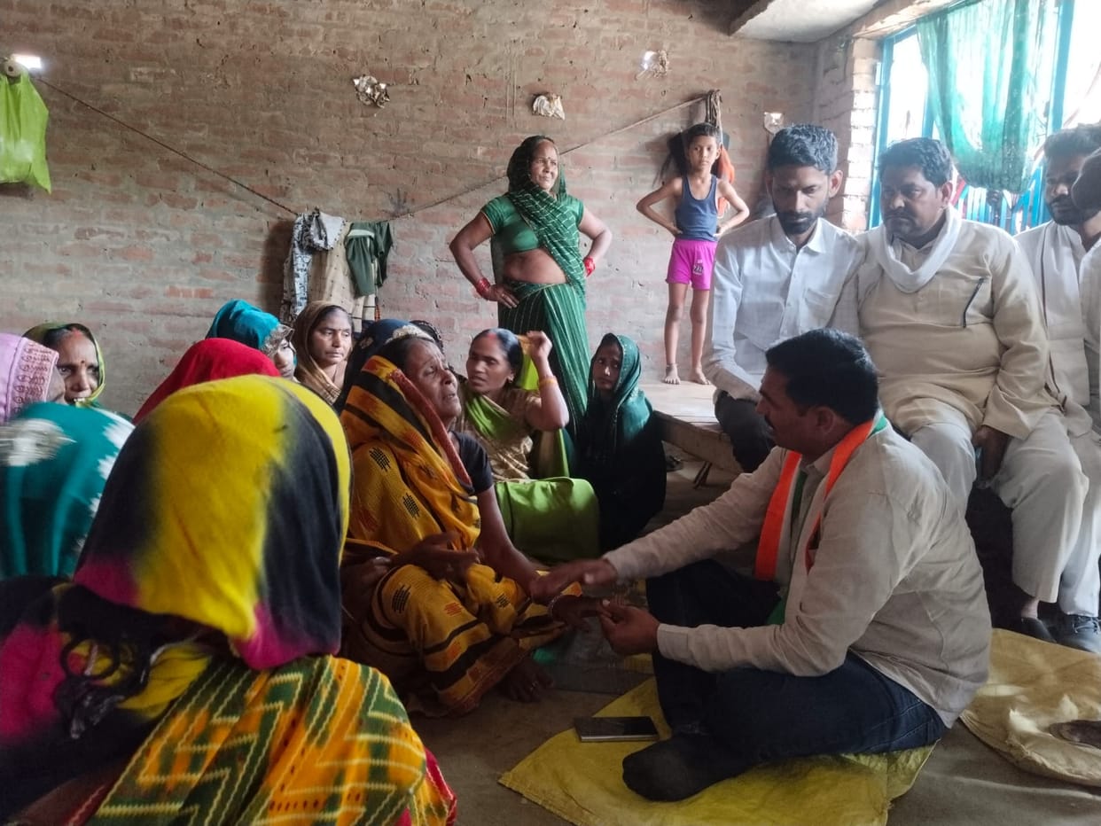 Ambedkar Nagar: Angry over Mohan's murder, family members attacked and vandalized the house of the accused.