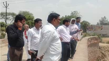 DM Chandra Mohan Garg inspected canal construction work and issued instructions to officials in chandauli