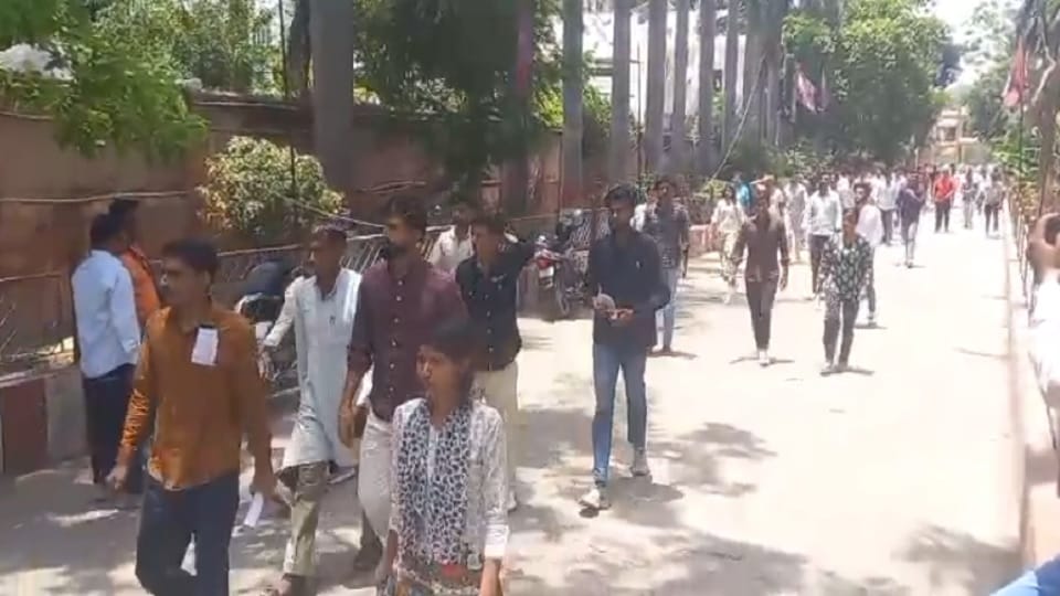 Constable Recruitment Exam: Students said outside the centers - Sharp questions were asked