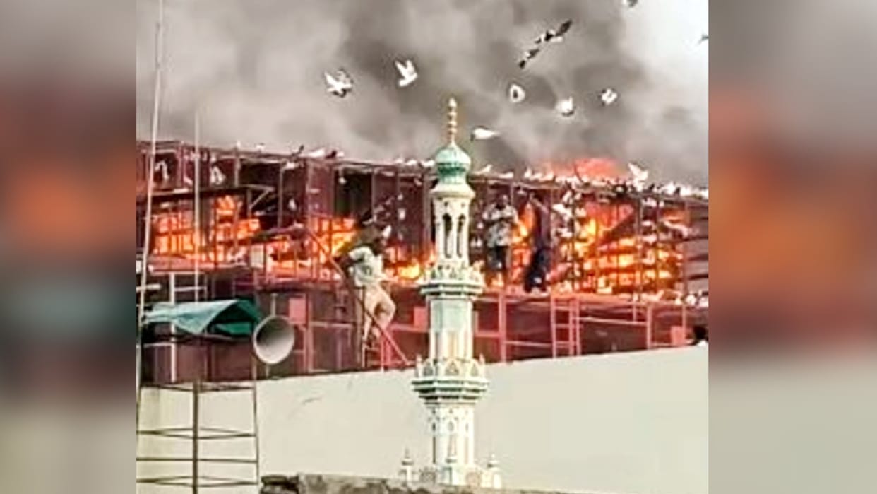 Massive fire breaks out in pigeon coop on the roof of a house many pigeons burn to death in Bareilly