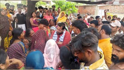 A mother died during delivery at the Chauri Chaura CHC in Gorakhpur. Family members allege