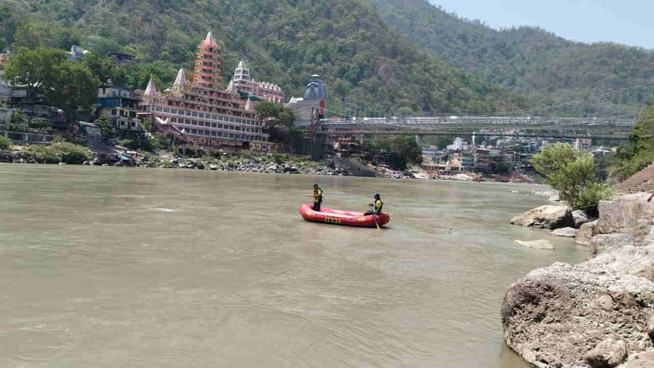 गंगा में डूबा युवक