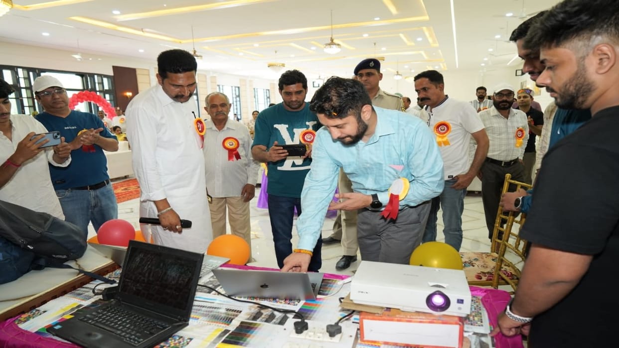 For the first time in the state, a blood donor can be found simply by scanning a QR code; Apps was developed b