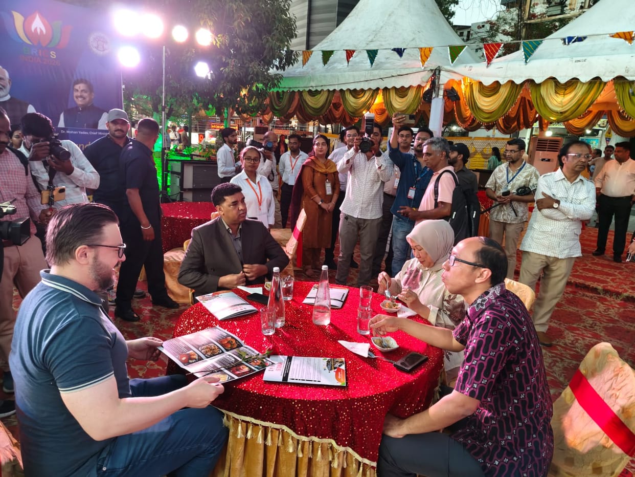 Indore: Guests from abroad who came for the BRICS summit said – Indore's taste is amazing.