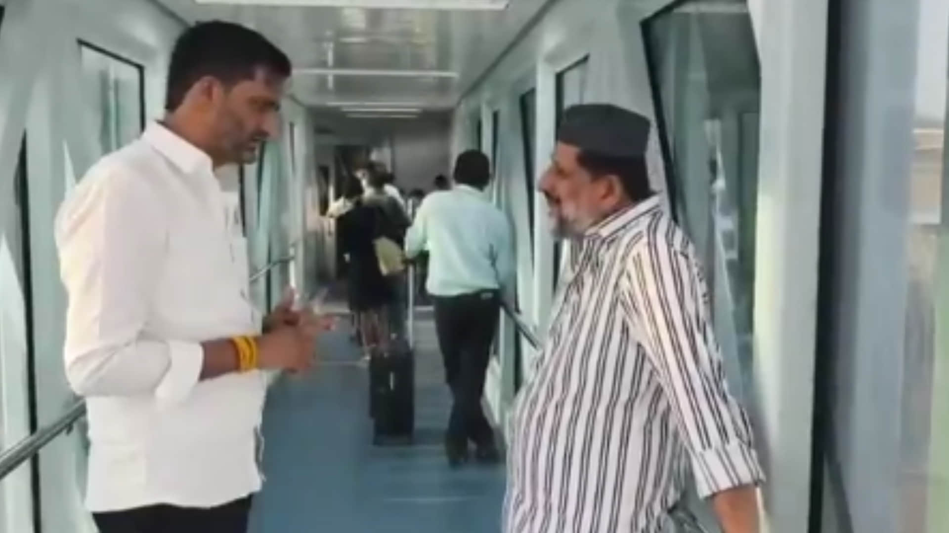 कांग्रेस विधायक आरिफ मसूद को दिल्ली बुलाया गया है।