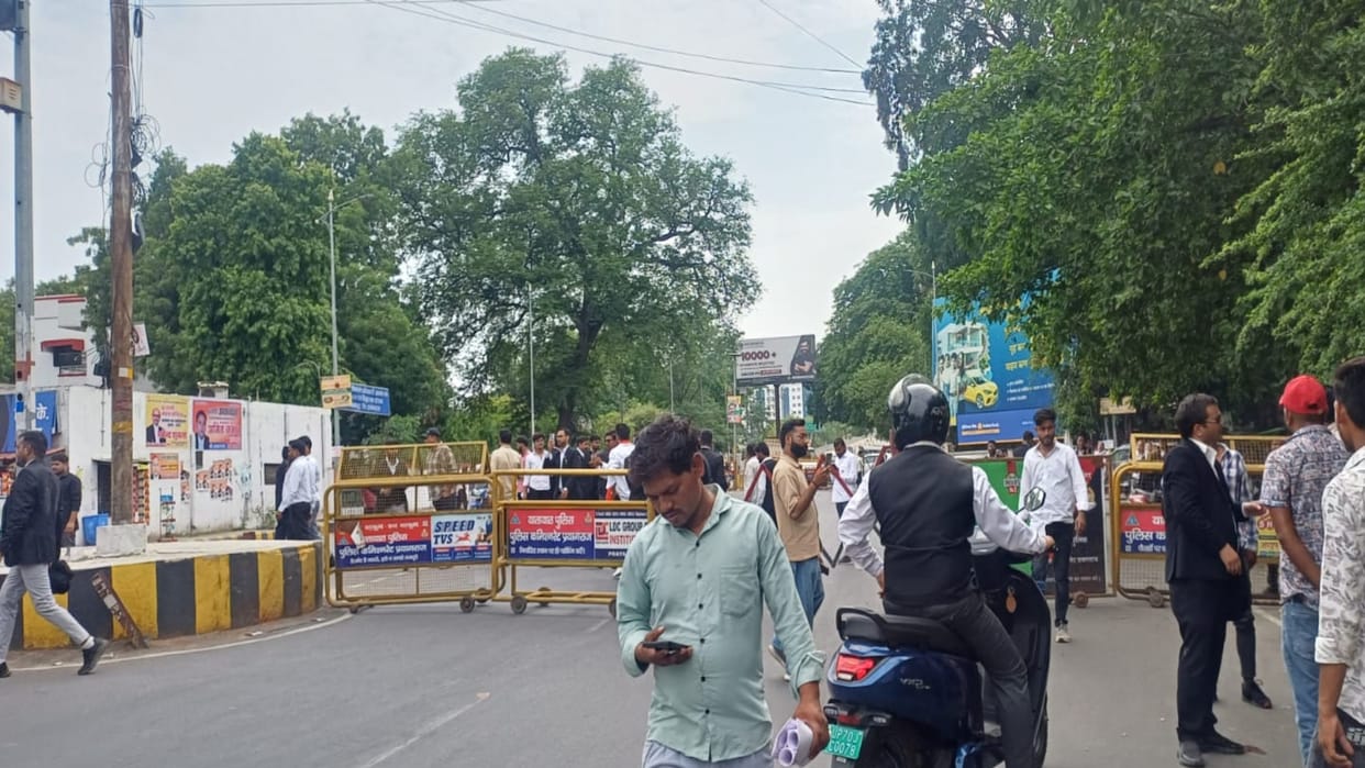 Lawyers erupted in anger after the death of advocate Jagriti Shukla, and blocked Eklavya Square.