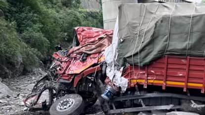 Driver from Pampore Killed After Truck Overturns on NH-44 at Nachlana, Ramban