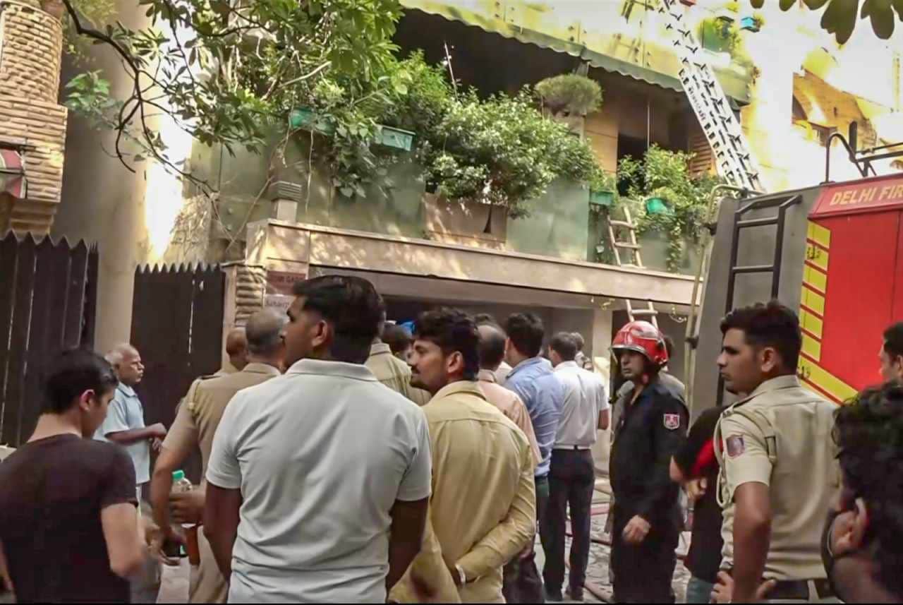 Staircases engulfed in smoke, cries for help from balconies—firefighters arrived swiftly and saved eight lives