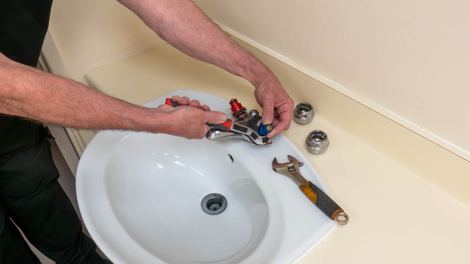 What should be kept in mind while replacing a water tap change karte time kya baate dhyan rakhein