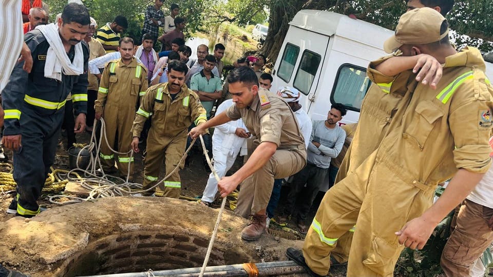 Woman who fell into 100 foot deep well in Agra rescued safely