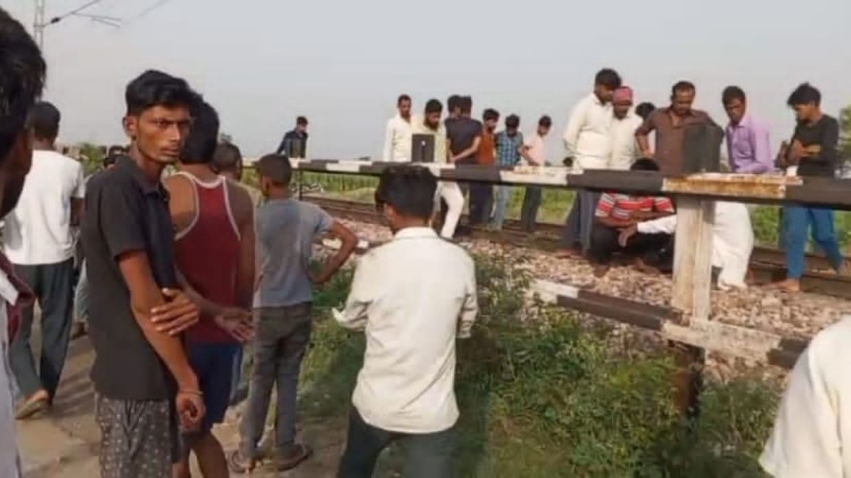 Youth dies after being hit by a train while returning from Mathura in Budaun
