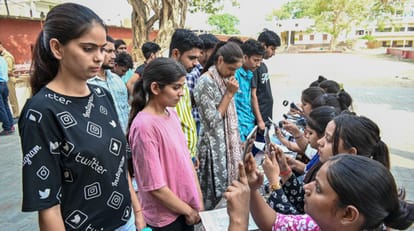 UP Police Constable Exam 2025 Begins: 50% Bus Fare Discount, CM Yogi Sends Best Wishes