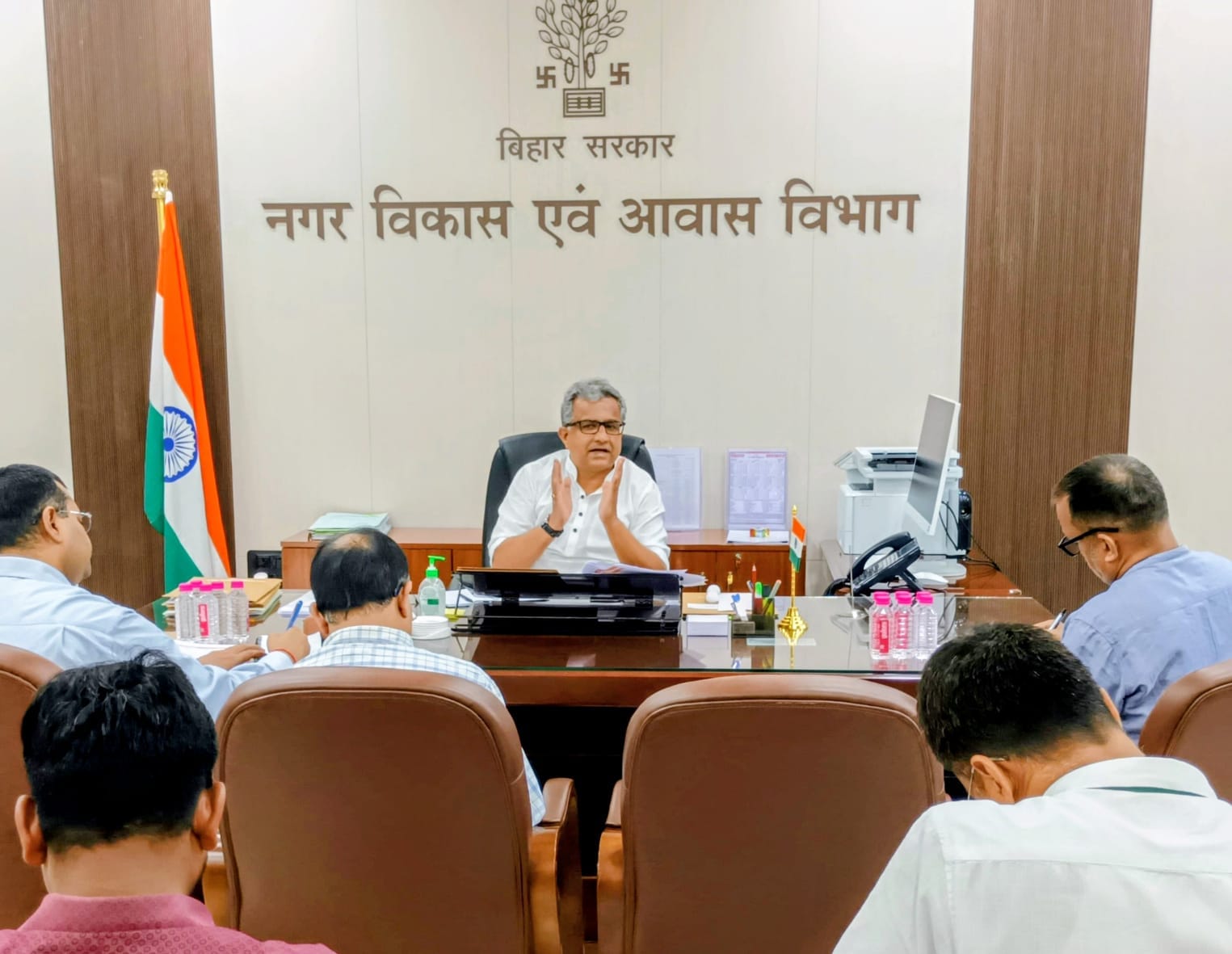 योजना की जानकारी देते बिहार सरकार के मंत्री