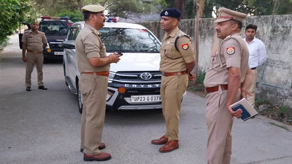 घटना के बाद गांव पहुंचे एसपी लखन यादव