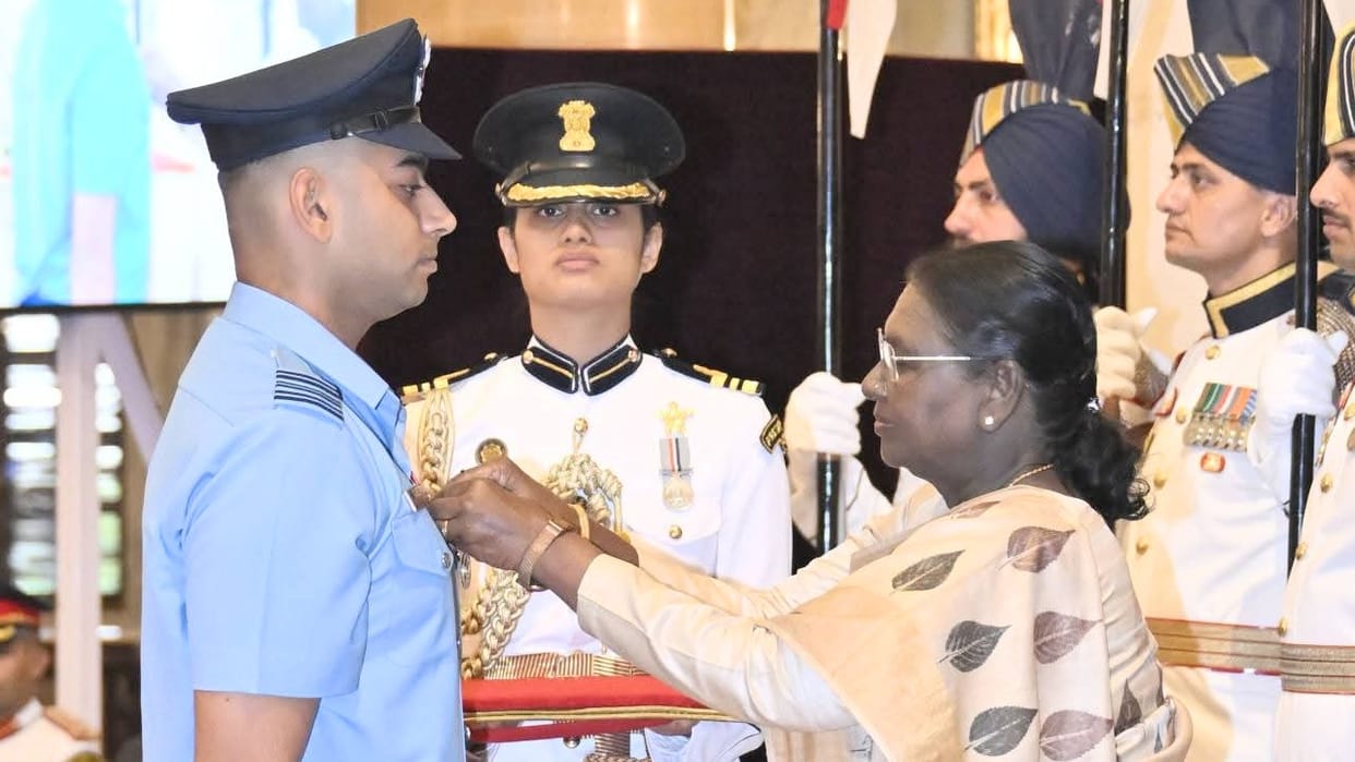 Lieutenant Arshveer Singh Thakur was awarded the Vir Chakra for destroying terrorist hideouts on Pakistani soi