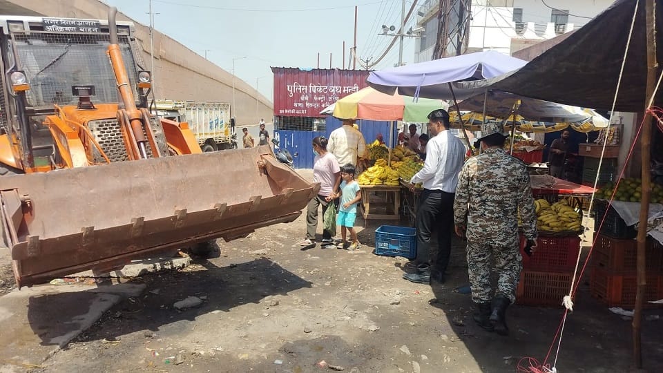 Anti-Encroachment Drive in Agra: 25 Illegal Structures Removed Amid Tension with Shopkeepers