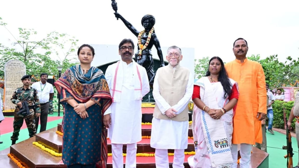 Governor and Chief Minister pay tribute on the death anniversary of Bhagwan Birsa Munda.