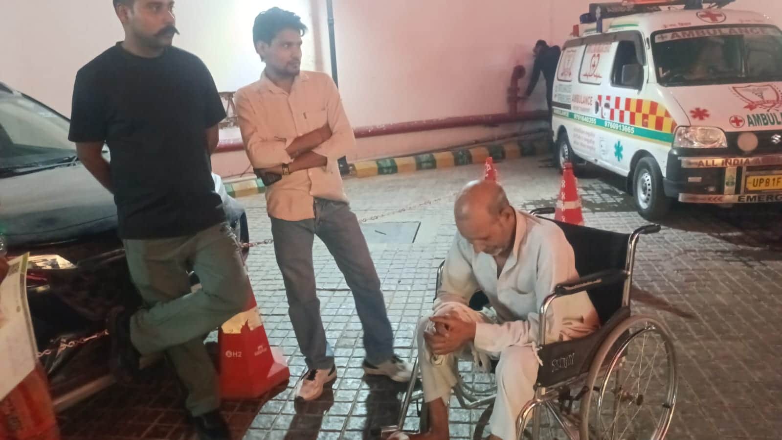 Ghaziabad Fire breaks out in Santosh Hospital emergency ward