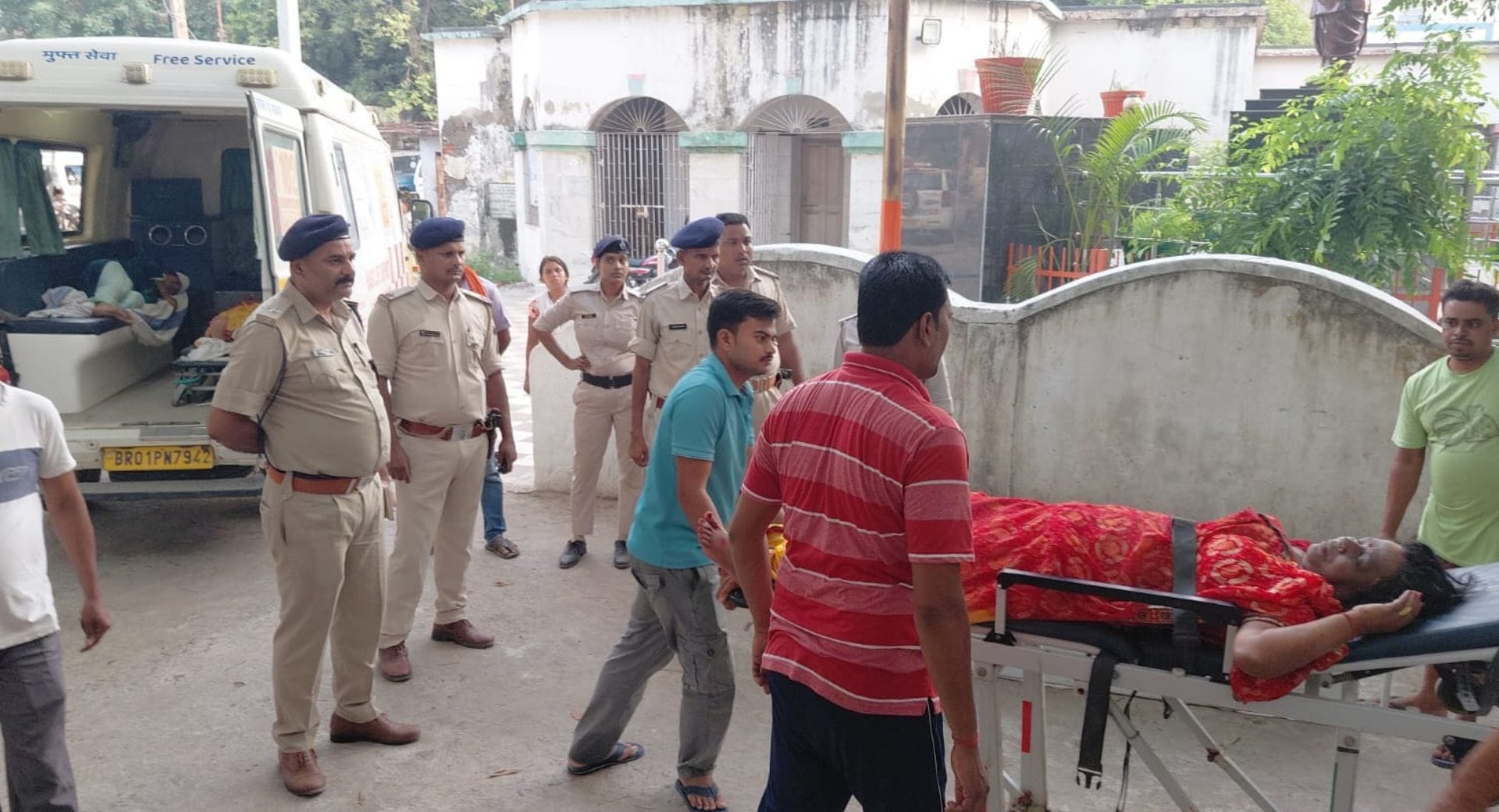 सड़क दुर्घटना में मां बेटे की मौत