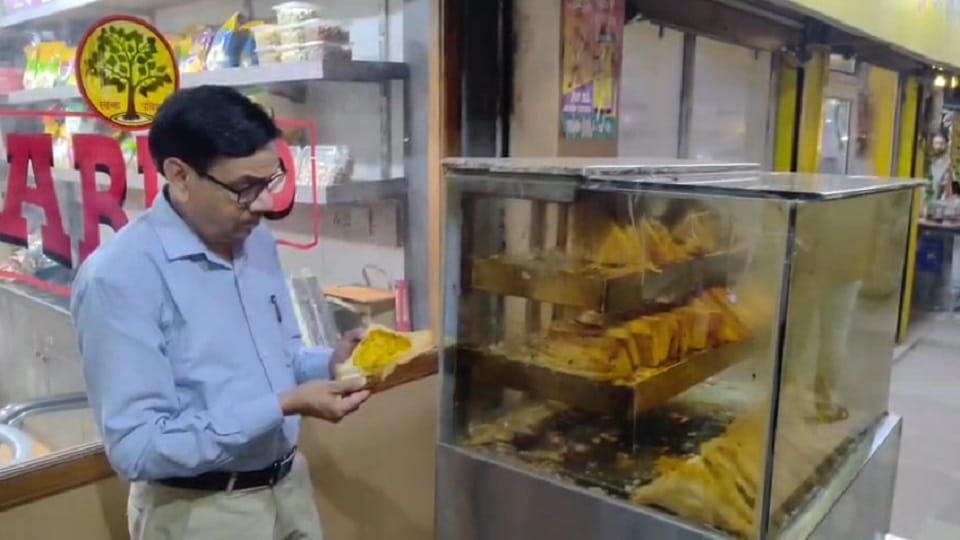 Allegations of rotten potatoes in Dabboo Dalsev packets