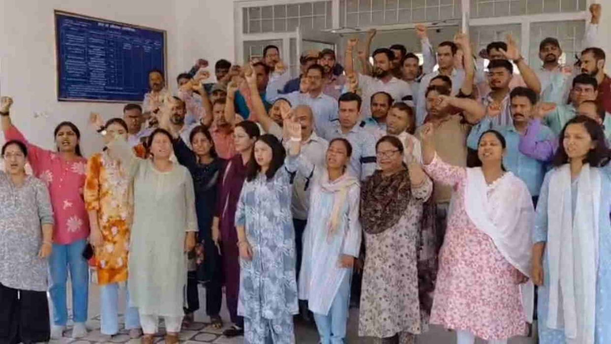 Polytechnic teachers work boycott in protest against assault on teachers at Pitthuwala Polytechnic Uttarakhand