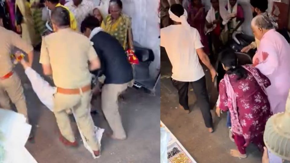 Half dozen devotees injured after house balcony collapsed onto Banke Bihari Temple in Vrindavan