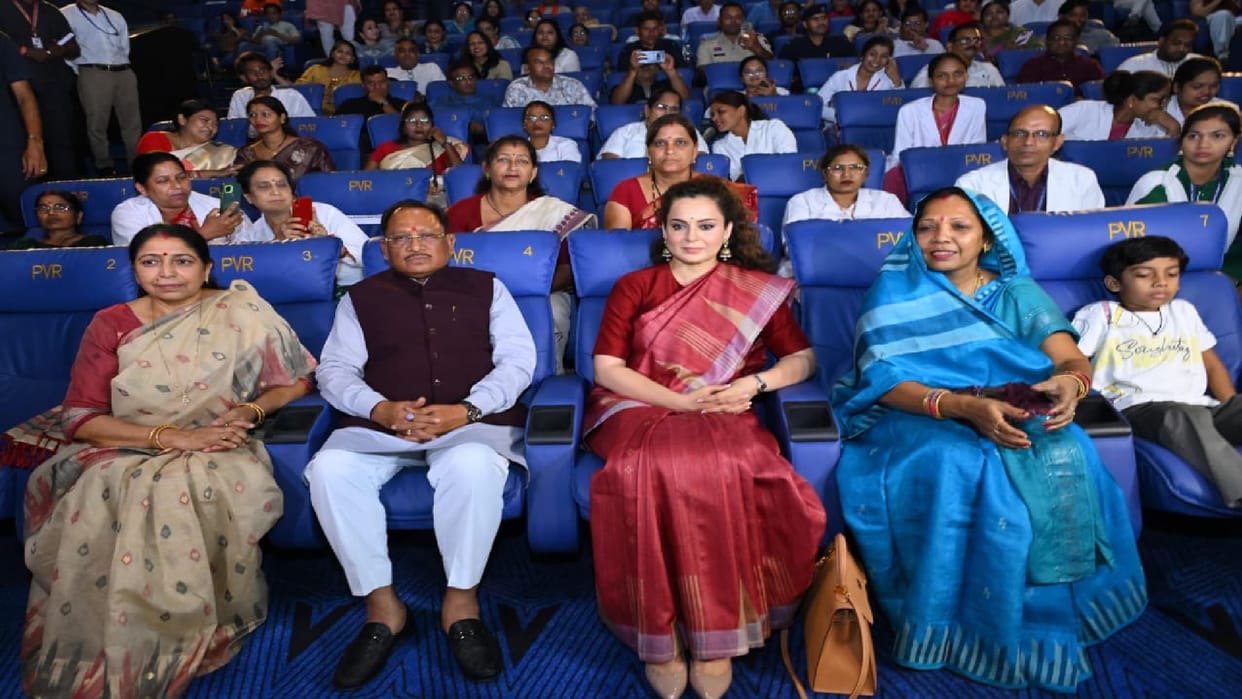 CM attends screening of 'Bharat Bhagya Vidhata': Honours unsung health warriors of 26/11