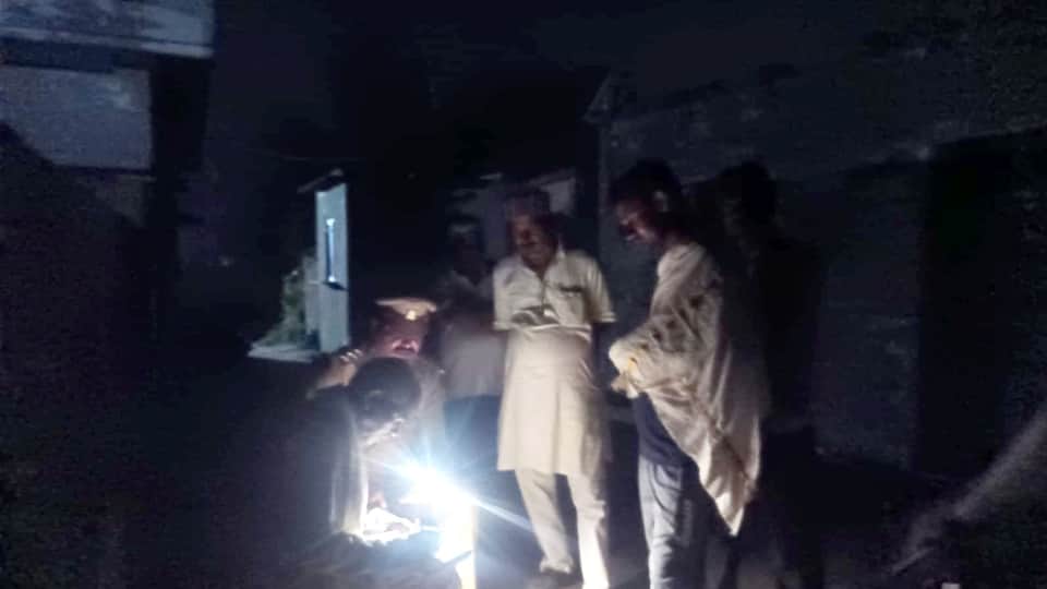 Honor killing in Kushinagar Father along with his sons killed two daughters