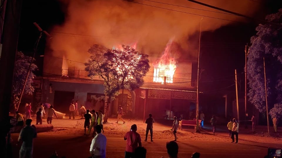 Amroha: Fire at a jacket factory; businessman's brother saves his life by jumping from the second floor