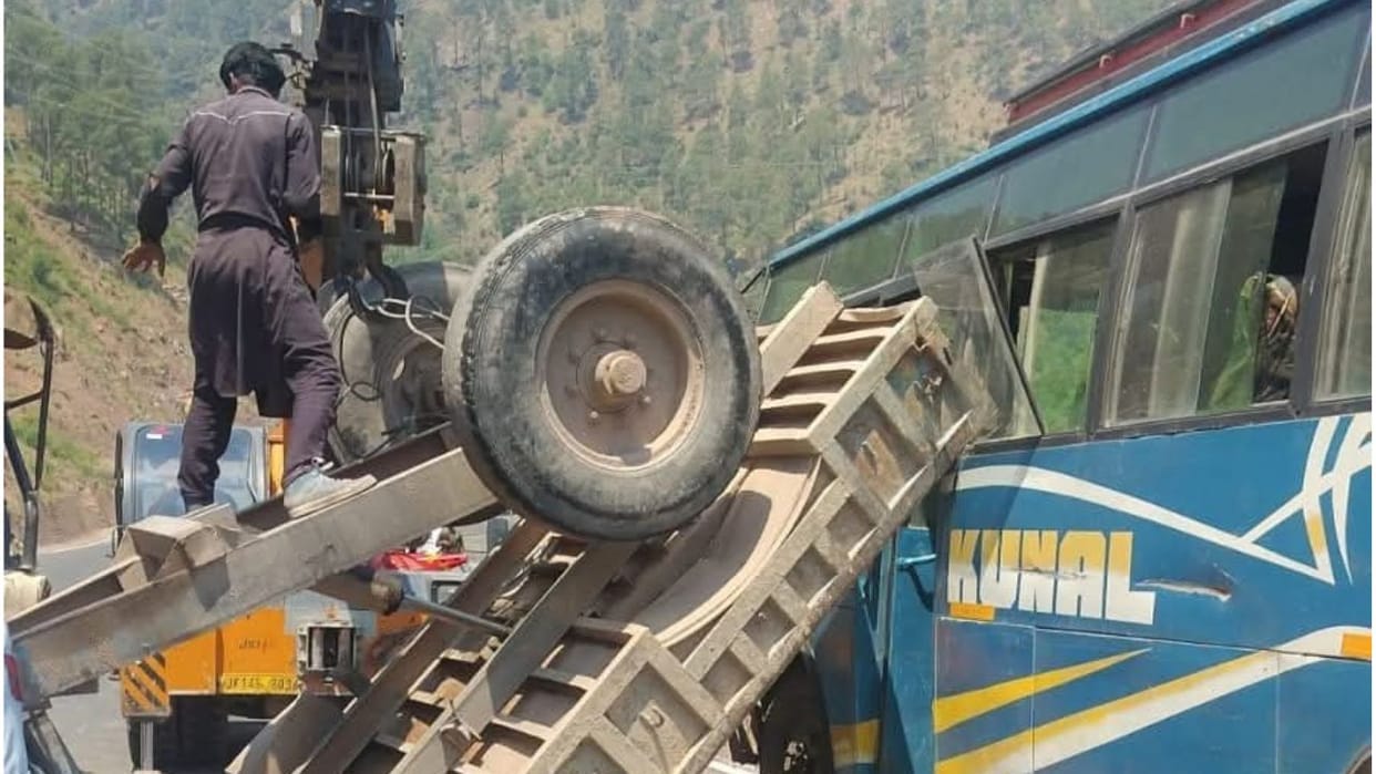 Two BSF personnel injured in multi-vehicle crash on Jammu-Srinagar national highway