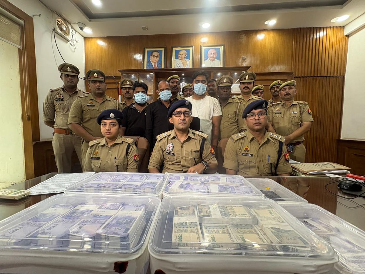Lucknow: Three counterfeiters arrested for dealing in fake currency; counterfeit notes worth ₹14 lakh seized.