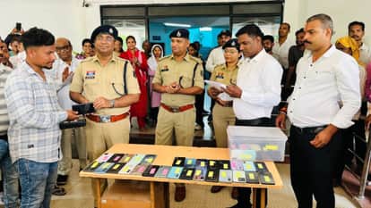 Korba Police recovered 150 stolen mobile phones and handed them over to their owners