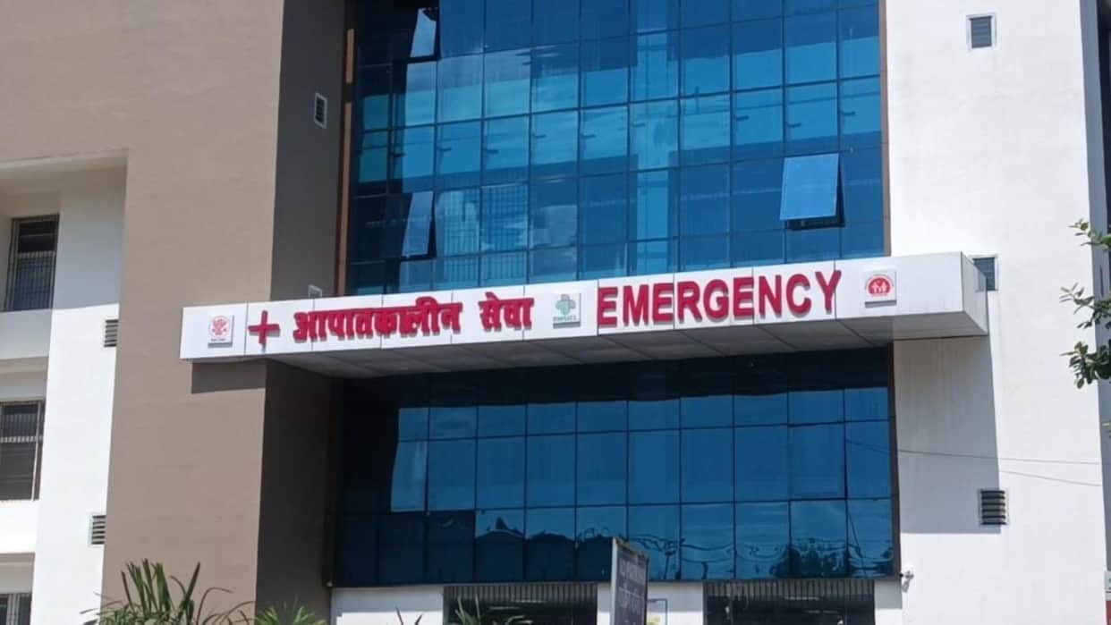 Three Police Trainees Collapse During 16-km Run in Munger, Admitted to Sadar Hospital; SP Visits Hospital