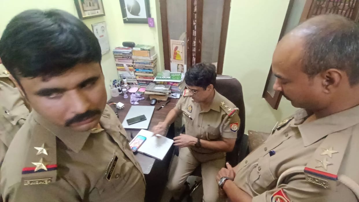 Painter shot dead DVR missing from house police register murder FIR in Varanasi
