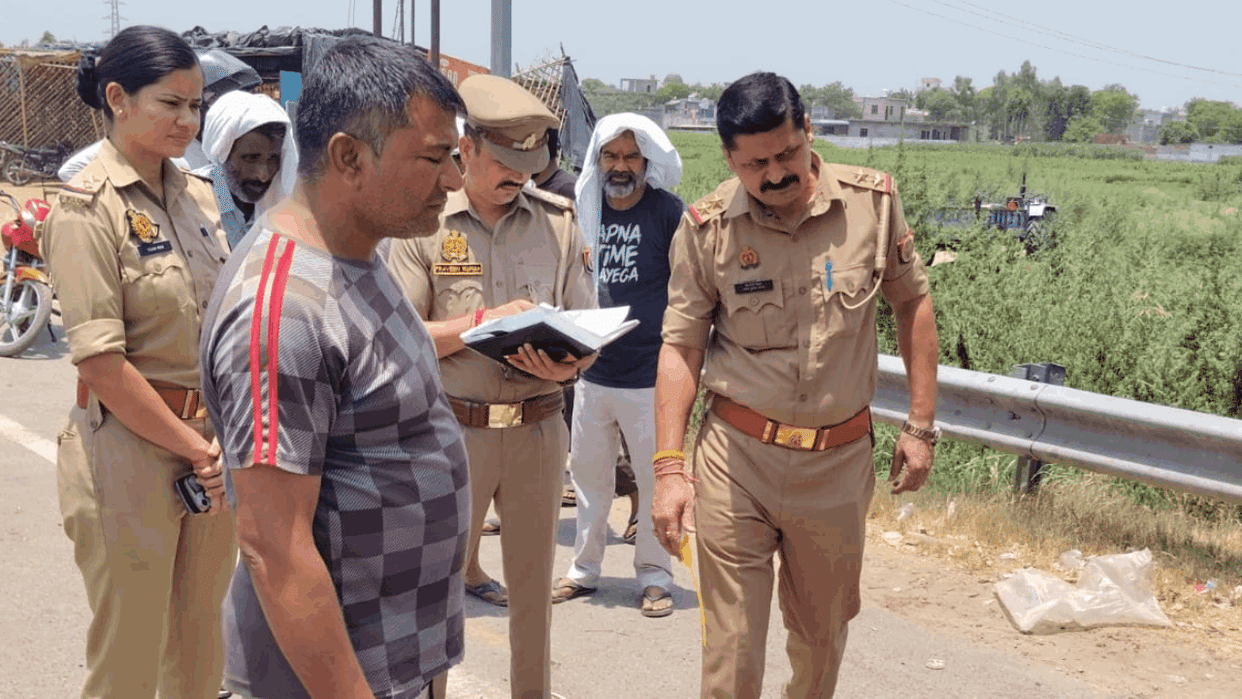 Bike crashes into truck parked near National Highway-9 flyover two death