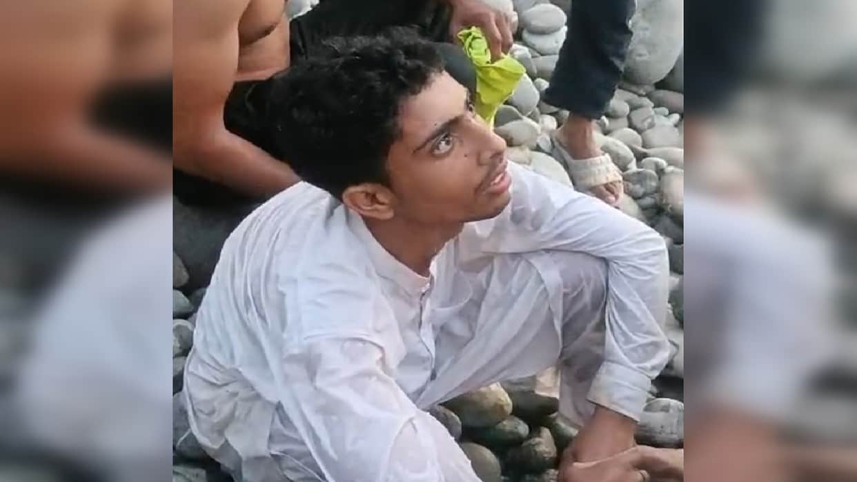 Pakistani intruder caught in Poonch