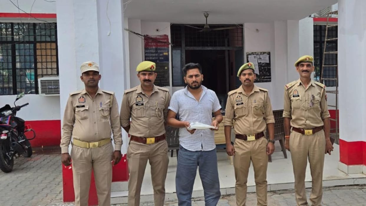 Jhansi: A young man was arrested for making a reel openly brandishing a pistol