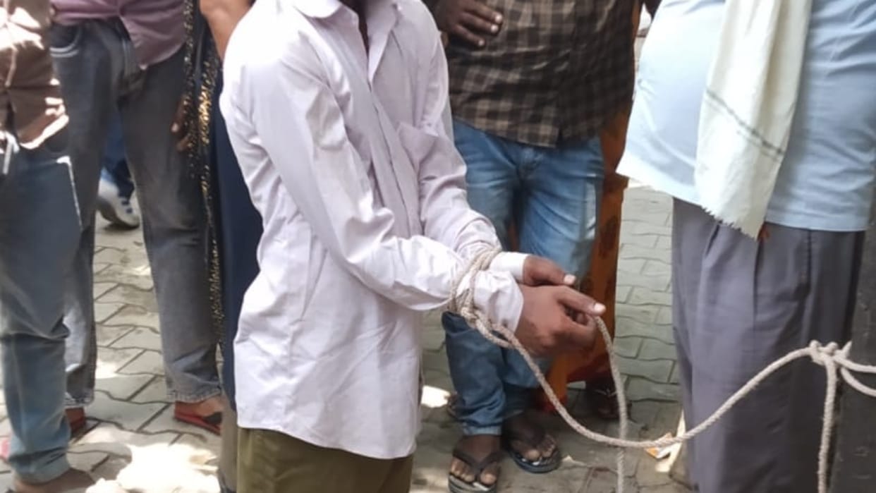 People tied teenager to a tree and beat him in Bareilly