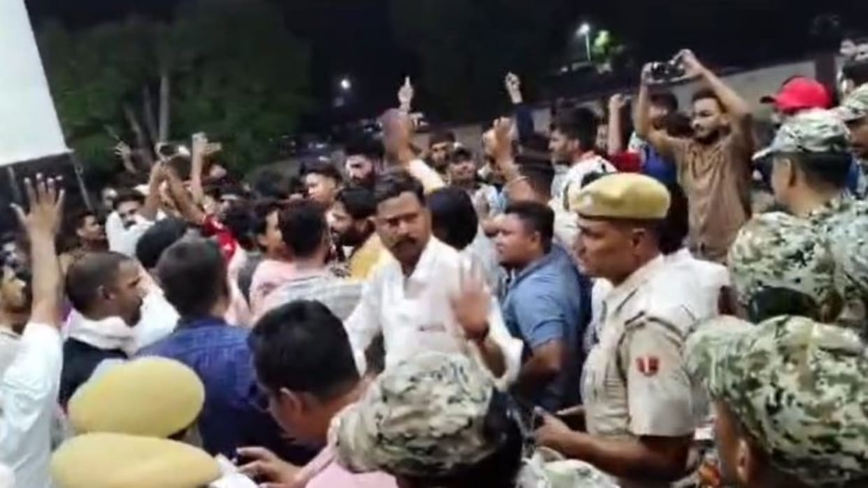 Dausa News: Sensation After Youth’s Suspicious Death, Body Found in Farm Room; Family Protests at Hospital