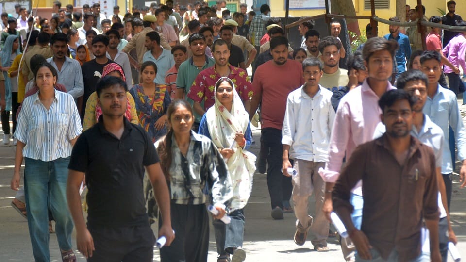 UP Police Constable Recruitment Exam: 5,863 Candidates Absent on Day One in Agra Amid Tight Security