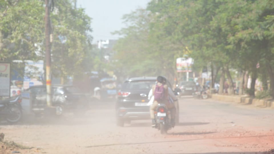 Agra CM GRID Road Project Turns Hazard: Dust Pollution Affects Over 2.5 Lakh Residents