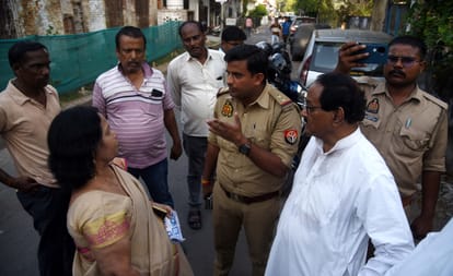 UP: Girls get their school back; police have the 'Vidya Balika School' unlocked; students had been staging a s
