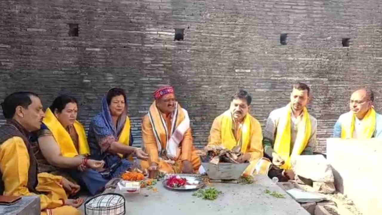 बदरीनाथ धाम में पूजा अर्चना