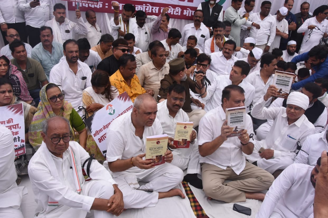 Meenakshi's nomination cancelled: Congress protests in Bhopal; leaders observe fast; MLAs to visit Rashtrapati