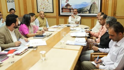 बैठक की अध्यक्षता करते हुए सीएम सुक्खू।