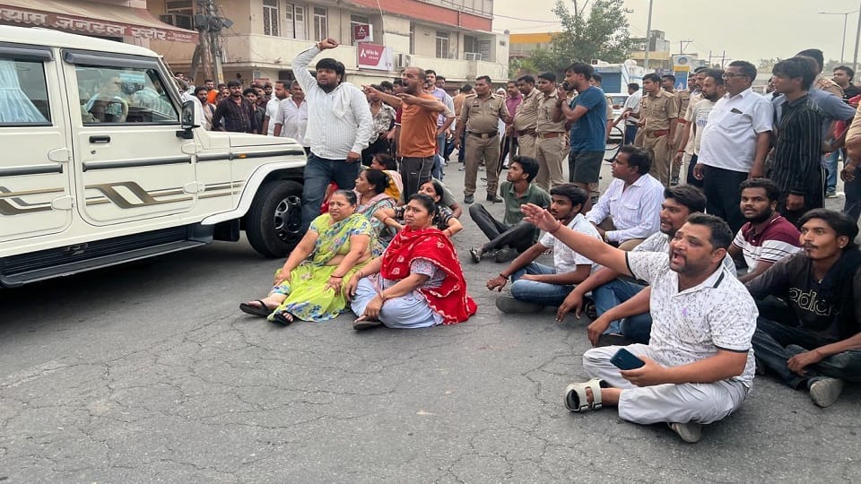 Massacre in Baghpat: Markets shut in protest against double murder, demand for an encounter