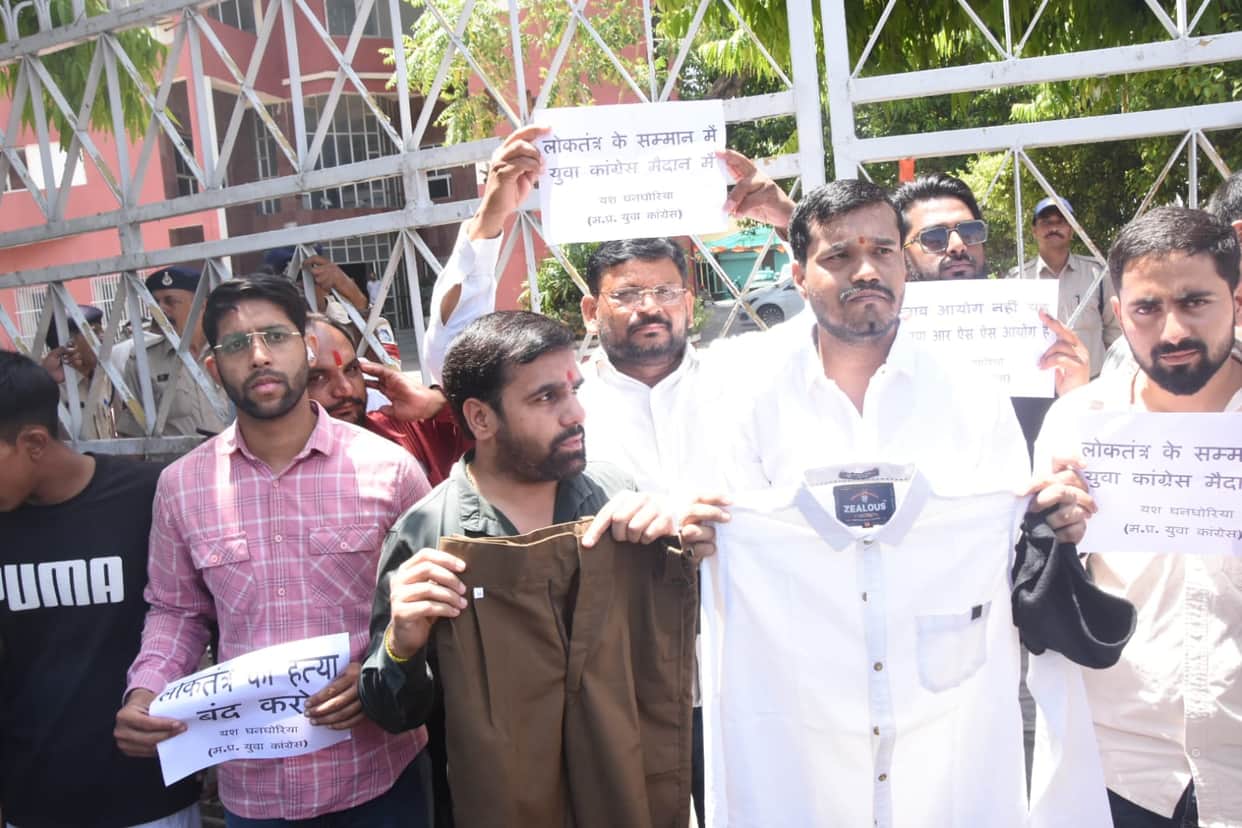 RS Election Controversy: Congress did not reach the Election Commission, Youth Congress protested
